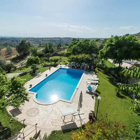 Passamonte & Farm stay Chiaramonte Gulfi