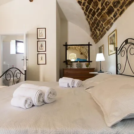 Relais Passamonte & בית חווה קיארמונטה גולפי