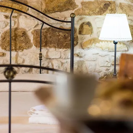 Relais Passamonte & בית חווה קיארמונטה גולפי