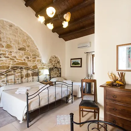 Relais Passamonte & בית חווה קיארמונטה גולפי